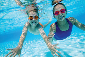 What is the correct pool water temperature for swimmers?